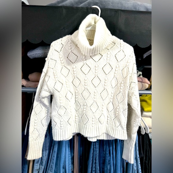 Women’s LOFT Turtleneck Sweater - Picture 1 of 7